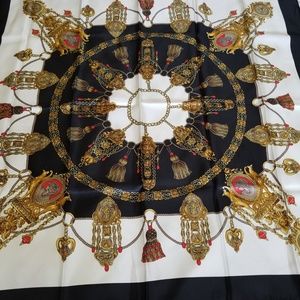 Berkshire black & white scarf 33" square